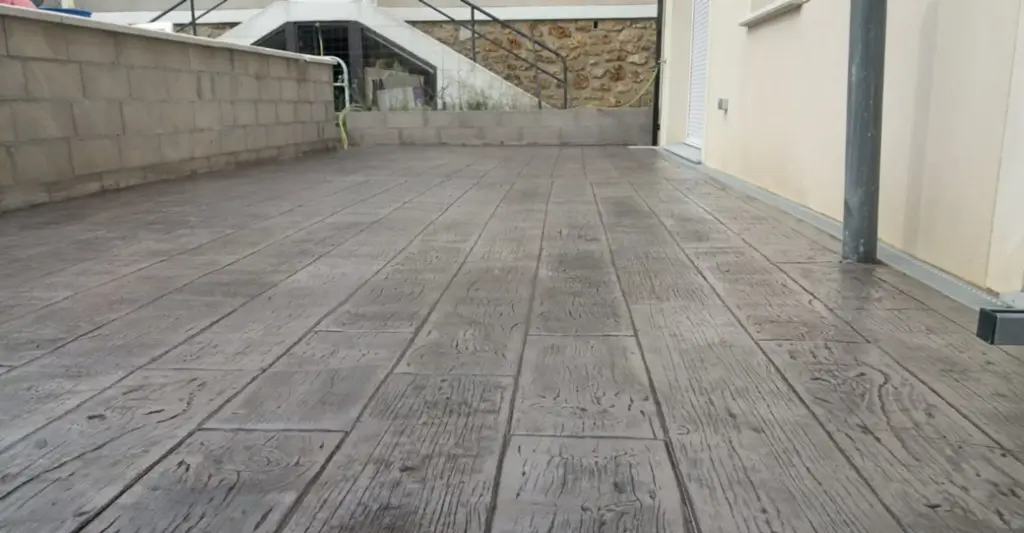 hormigón impreso imitación madera