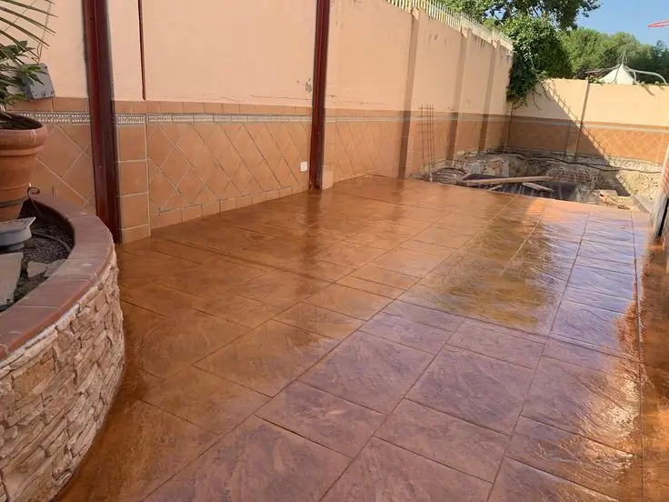 hormigon-impreso-suelo-jardin